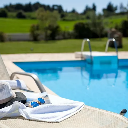 Serenity Villas, Nilie Hospitality Mgmt * カッサンドレイア