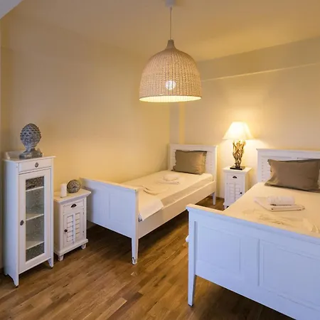 ヴィラ Serenity Villas, Nilie Hospitality Mgmt カッサンドレイア