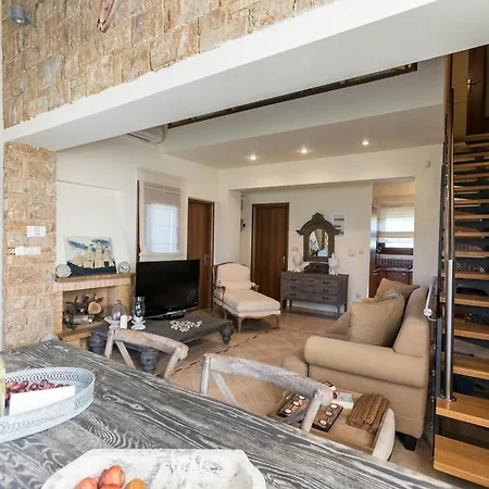 Serenity Villas, Nilie Hospitality Mgmt * カッサンドレイア